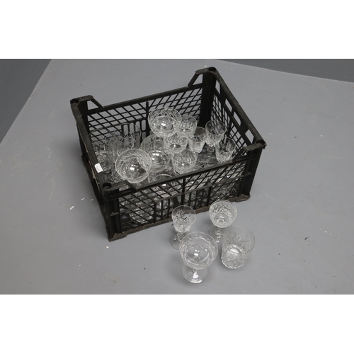 725 - Crystal cut glass set, 24 piece's in total, ideal if you're moving into your first home