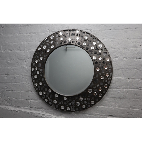 739 - Heavy Circular Metal Bevel Edged Wall Mirror (32