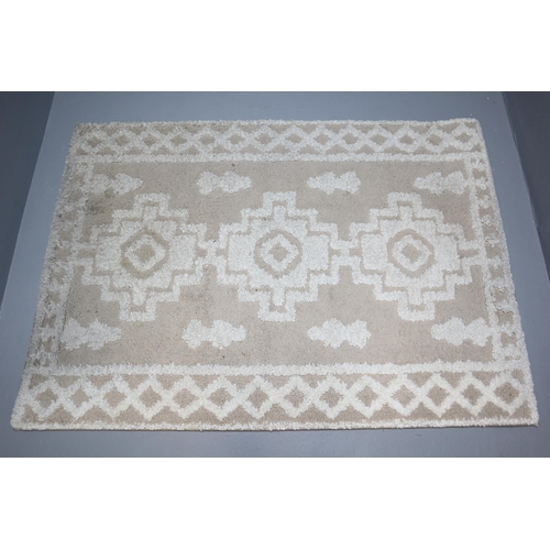 755 - LYNDA Beige Rug Approx 120cm x 170cm