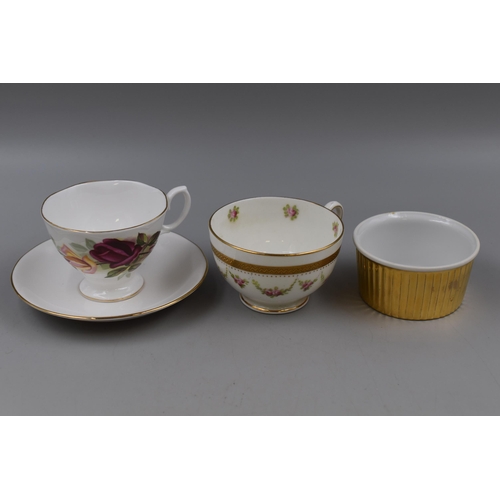 438 - Mixed selection of ceramics to include Wedgwood, Royal Worcester and others. Contains cups, saucers,... 