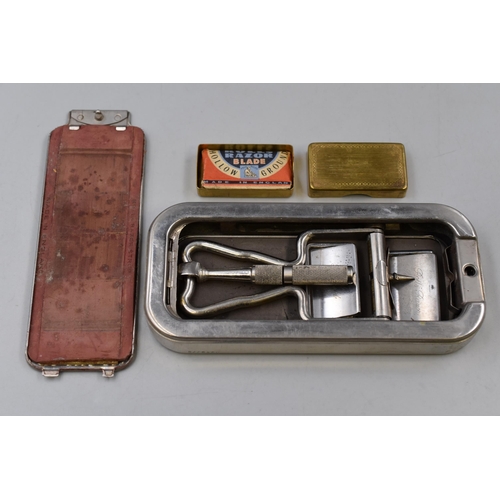 227 - A Boxed Rolls Razor With Four Razor Blade Boxes (Includes Bakelite)