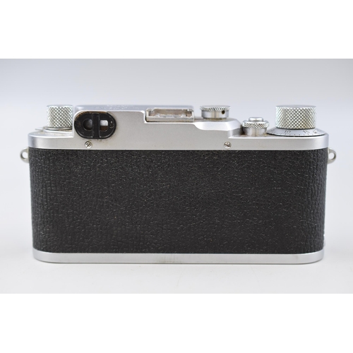 40 - Leica DRP Ernst Leitz Wetzlar Camera No 516322 with Summitar 5cm F2 lens (Functionality Unchecked)