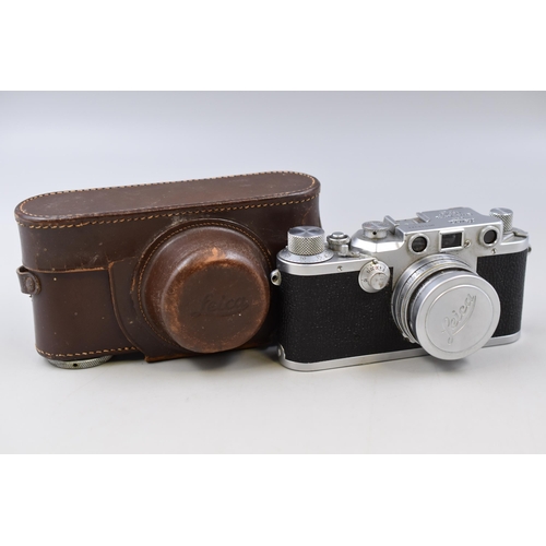 40 - Leica DRP Ernst Leitz Wetzlar Camera No 516322 with Summitar 5cm F2 lens (Functionality Unchecked)