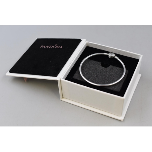 66 - Stunning Pandora Moments heart Clasp snake Chain Bangle (19cm) Complete with Presentation Box