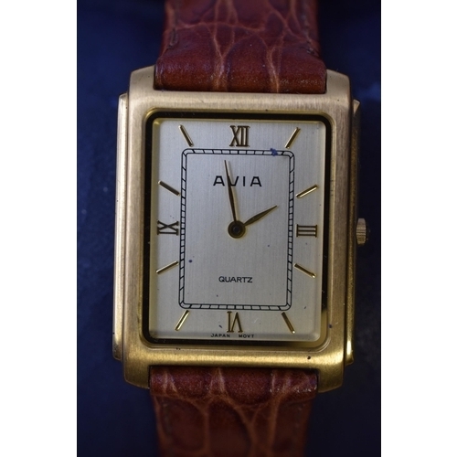 87 - Gent's Avia Gold Tone Watch With Leather Strap, In Wooden Presentation Box