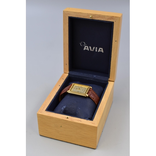 87 - Gent's Avia Gold Tone Watch With Leather Strap, In Wooden Presentation Box