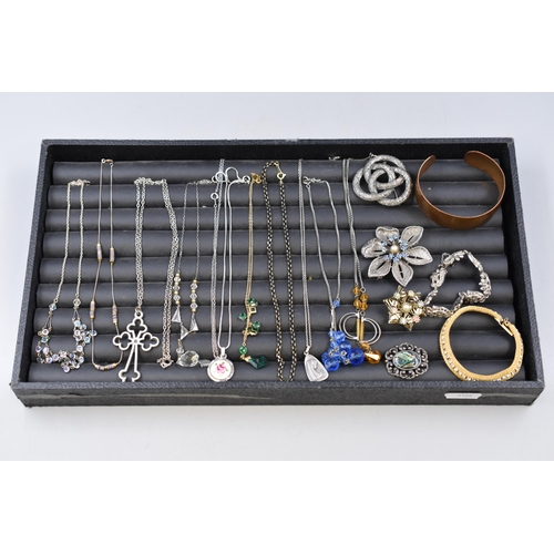 134 - Mixed tray of Jewellery items to Include Necklaces, Bracelets and Brooches