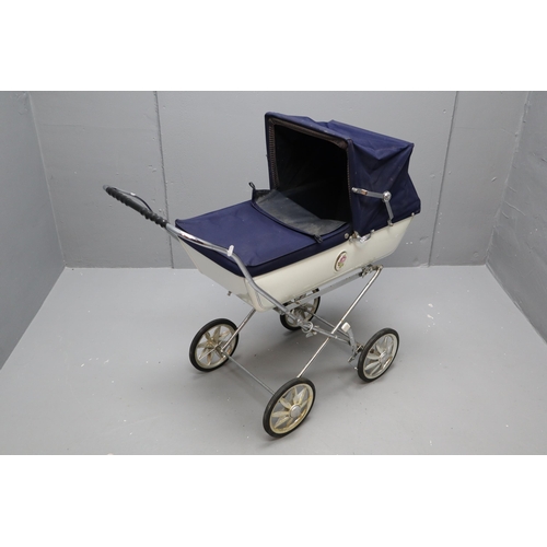 628 - Mid Century Silver Cross Traditional Pram (28