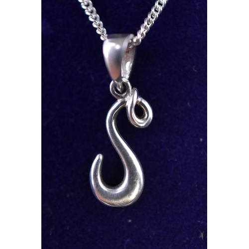 183 - Silver 925 Pendant Necklace complete in Presentation Box.  Chain 16