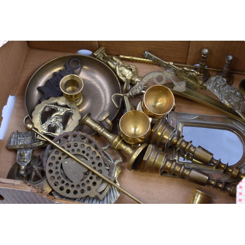 716 - Selection of Brassware To Include Victorian Hand Mirror (AF), Horse Brasses, Egg Cups, Candle Holder... 