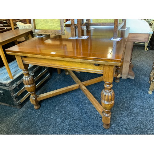 606 - Absolutely Stunning Antique Victorian Solid Oak Draw Leaf Table/ Farmhouse Extending Table Sitting o... 