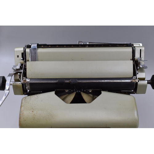 472 - A Vintage 66 Imperial 66 Typewriter