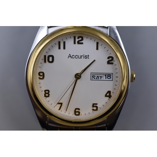 78 - An Accurist Day/Date Quartz Gents Watch, Gold and Silver Tone. Working