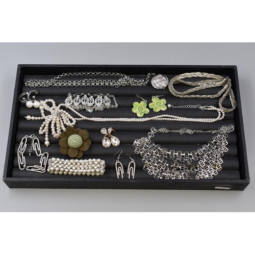 89 - Mixed Selection of Jewellery to include Necklaces, Bracelets, Pairs of Earrings and Other