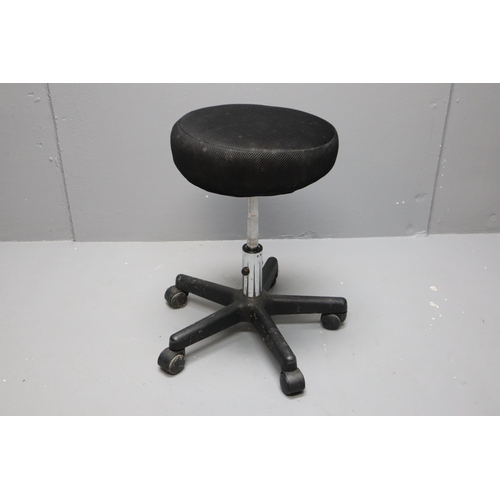 553 - Mechanics/working stool with multiple coloured fabrics (22