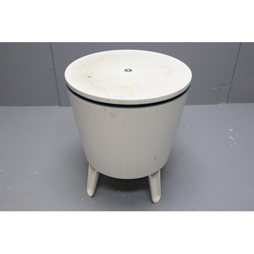 558 - Circular External Drinks Chiller with Lift up Table (19