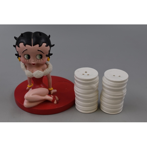 275 - Vintage Betty Boop Salt and Pepper Set, Complete With Contents Stoppers, Appears Unused, Complete Wi... 