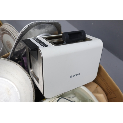 810 - A Large Selection of Kitchenalia To Include Panasonic Bread Maker AF/Missing Paddle (SD-B2510), Bosc... 