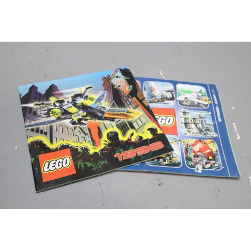 466 - Large Selection of Lego Pieces with a Collection of Catalogues (4.87 kg)