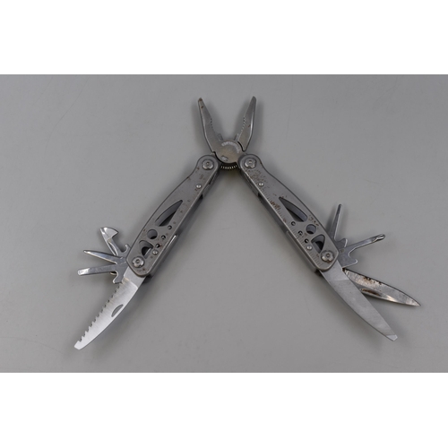 261 - Delta sport 10 in 1 Handelskontor multi tool with Crivit belt holder