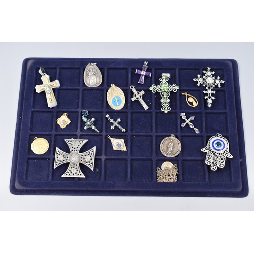 159 - Selection of mainly Cross and Religious Pendants