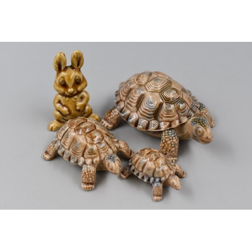 336 - A Set of Three Graduating Wade Tortoises (One is a Trinket Dish), And Wade Whimsies Bunny, With 'The... 