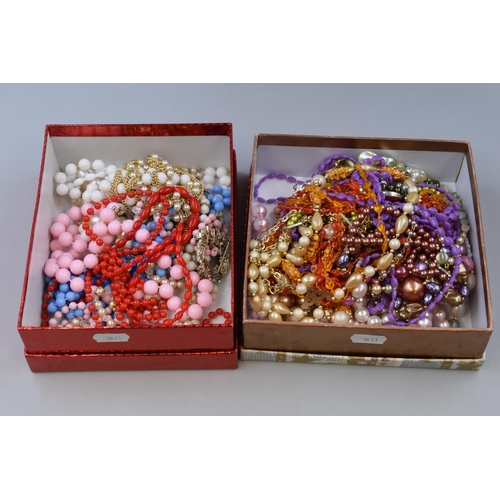 513 - Mixed lot of unsorted beaded jewelry