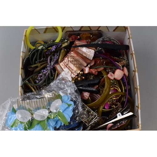 524 - Selection of Unsorted Jewellery