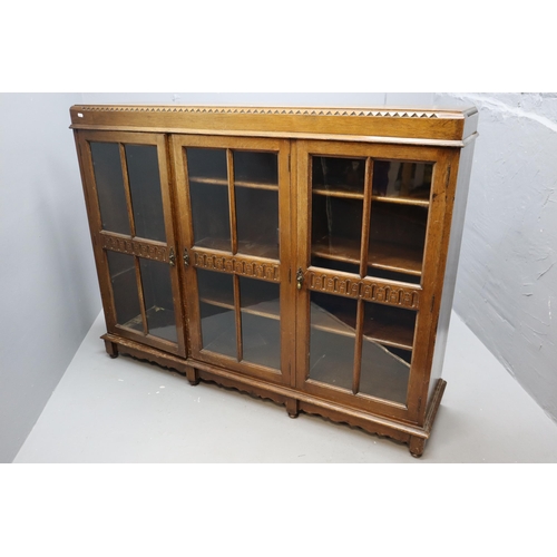 635 - Antique dark wooden display unit with two double doors and glass fronts and 9 removable internal she... 