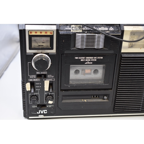 602 - JVC RC-525 mono boombox/radio cassate recorder with a zoom shooter microphone with 5 led peak indica... 