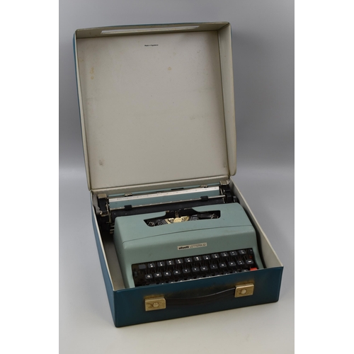 726 - Olivetti Lettera 32 typewriter in it's carry case (untested)