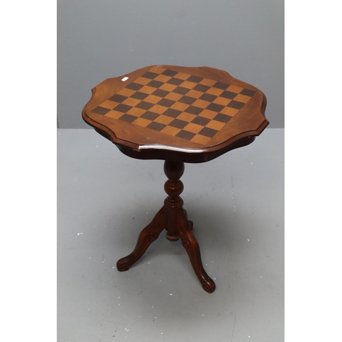 625 - A Wooden Chessboard Side Table, Approx 22