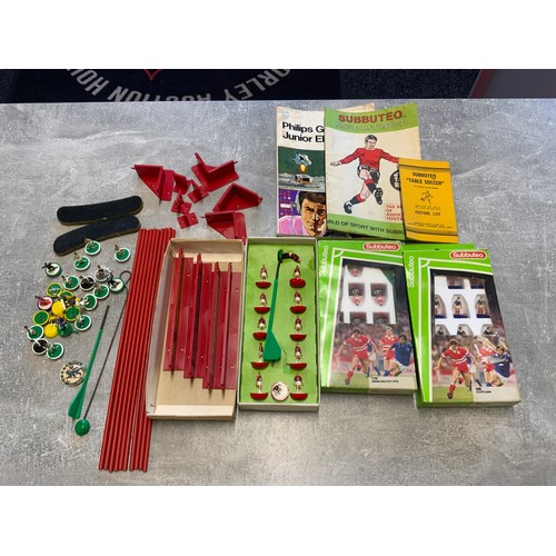 607 - A Selection of Subbuteo Items To Include Two Boxed Teams (Manchester United 729, And Scotland 680) V... 