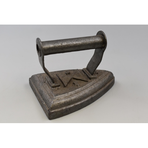 385 - Antique Castel Metal Slug Iron