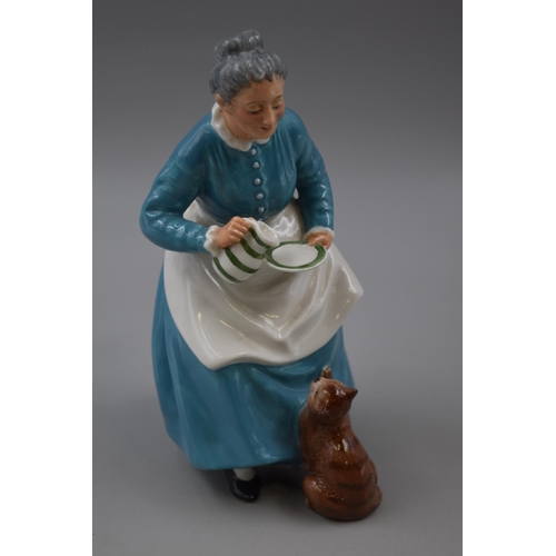 343 - A Royal Doulton 'The Favourite' HN 2249 Ceramic Figure, Approx 7.5