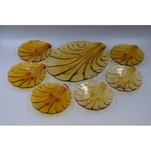 359 - An amber glass fruit platter 13