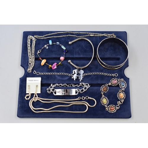 63 - Mixed Selection of Jewellery to include Chains, Bracelets and Earrings