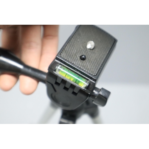 486 - Neewer Tripod with Spirit Level
