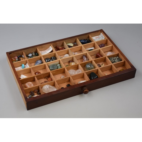 251 - Mixed lot of gemstones tray not included these include tigers eye, green goldstone, quartz, pyrite, ... 