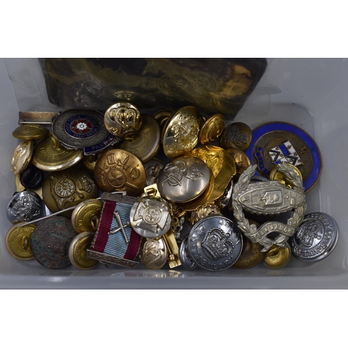 319 - Mixed Selection of Badges, Buttons and Medals