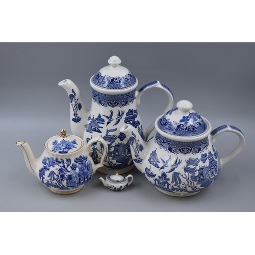 334 - Churchill Staffordshire coffe and tea pot in blue, standing 10