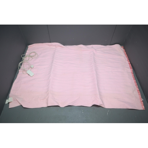 849 - Pink electric blanket measuring 74