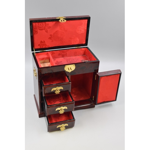 An Oriental Cork Art Jewellery With Oriental Mother of Pearl