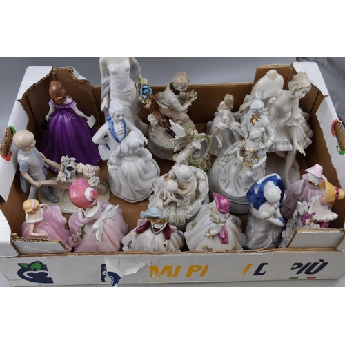 891 - A Selection of Seventeen Ceramic Figurines To Include Three Musical Figures, Fairy Clock, Leonardo, ... 