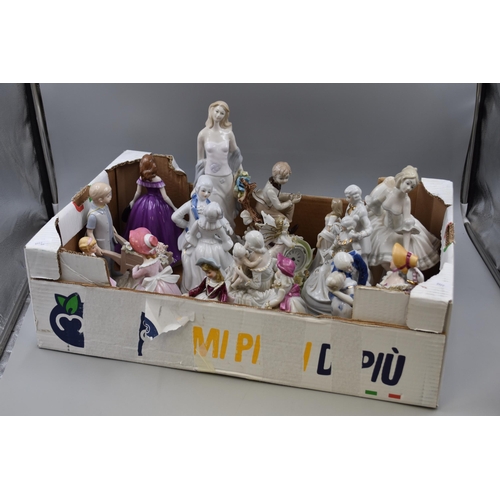 891 - A Selection of Seventeen Ceramic Figurines To Include Three Musical Figures, Fairy Clock, Leonardo, ... 