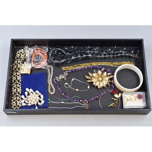 189 - Selection of Jewellery Items to include, Bracelets, Necklaces, Brooches and Earrings