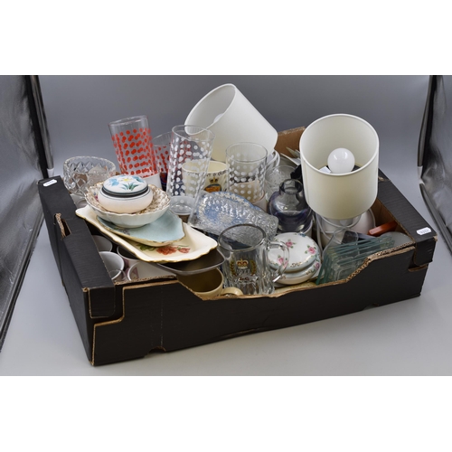 898 - Large Mixed Lot of Quality Ceramic and Glassware to include Modern and Vintage Cups, Glasses, Lamps ... 