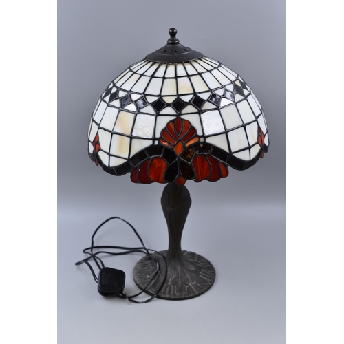 390 - A Tiffany Style Art Deco Leaded Shade Table Lamp, With Metal Base. Approx 47cm Tall, Lights Up When ... 