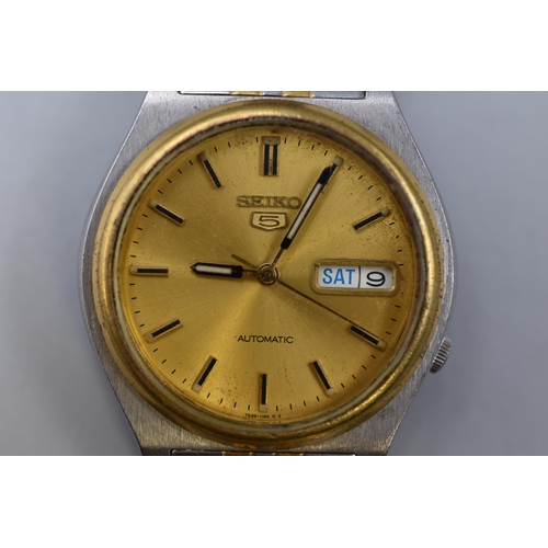 65 - A Seiko 5 Automatic Gents Day/Date Watch With Original Strap, Working