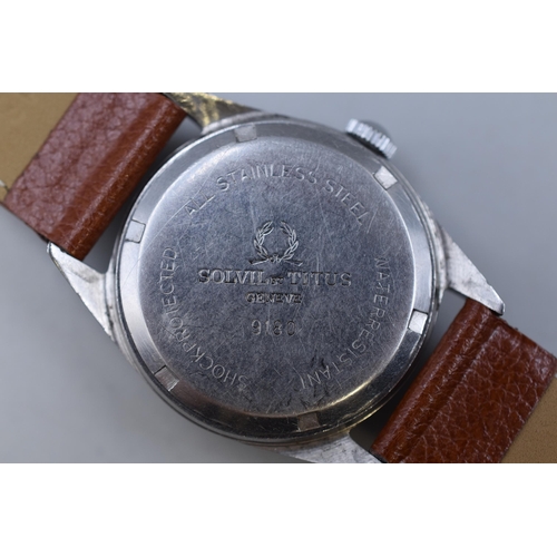 77 - A Solvil Et Titus 17 Jewels Mechanical Gents Watch With Leather Strap, Working